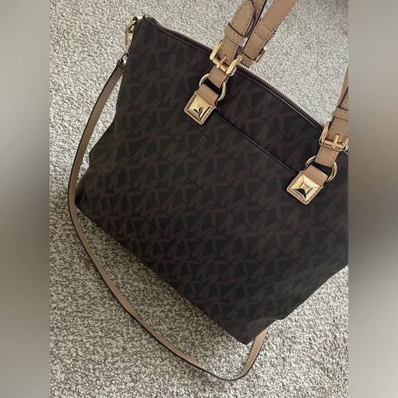 Michael Kors tote with crossbody strap - Picture 3 of 8